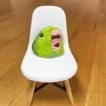 マメルリハインコの刺繍ブローチ（あくび顔）