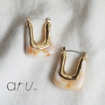 [P2107-1] 【2個1セット】ストーン風 U字 デザインピアス フープピアス  22×29mm ゴールド 金 ベージュ