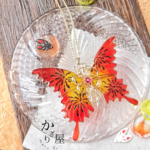 りんご飴と花火の蝶ネックレス （Necklace of butterfly〜candy apple〜 ）