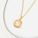 Swarovski 新色⭐️アイボリークリームスクエアペンダント