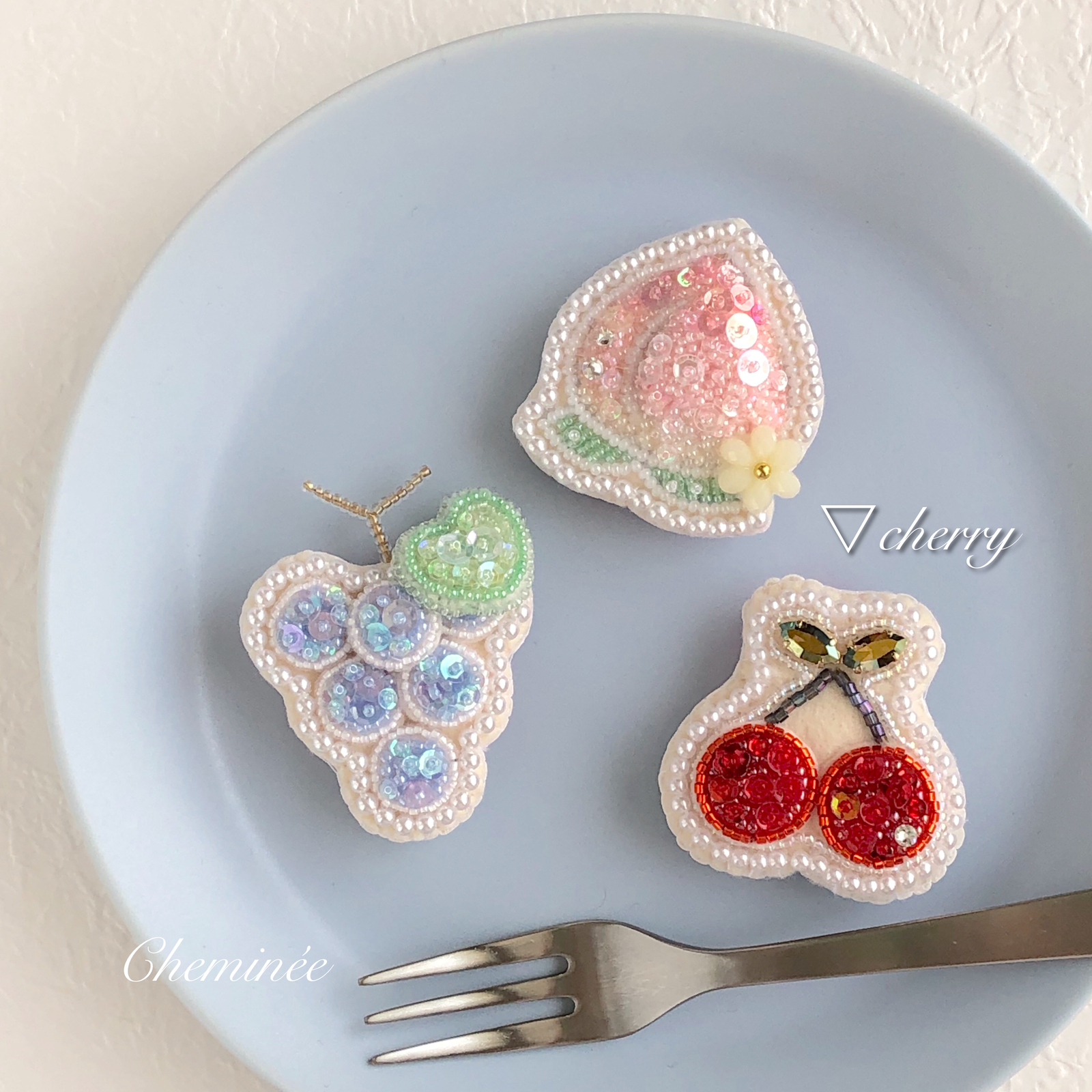 ビーズ刺繍♡さくらんぼのブローチ - cheminée's GALLERY | minne