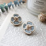 ビーズ刺繍＊優しいグリーンのお花ピアス⌘