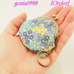 「secondemos様のご注文品」☆気持ち華やぐがま口バッグチャーム☆（ミニ）（口金5センチ）（花柄♡）