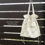 レースフラワーの巾着バッグ　white