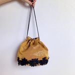 からし色　刺繍　インド刺繍　巾着バッグ　巾着バッグ　ハンドバッグ　ショルダーバッグ　丸底　振袖　着物　