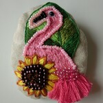 フラミンゴとひまわりのブローチ    　ビーズ刺繡・手刺繍