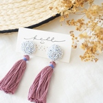 【 2way tsubu tassel 】白 × 濃桃(青) / 刺繍ピアス