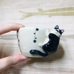 ネズミを捕まえたはいいけどどうしていいか分からないハチワレねっこぐい呑