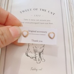 白ハートピアス　樹脂ピアス