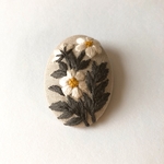 hanairo  刺繍 ブローチ  ブラウンホワイト