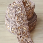 インド刺繍リボンᢂ ベージュ　インド刺繍/インドリボン/刺繍リボン//シルクリボン/トリム/ブレード/ジャガードリボン/チロリアンテープ/インド/チュールレース