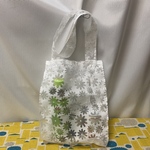 再販　コンビニサイズのエコバッグ(白い花付きのシースルー花柄)