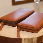 新作ペア 2個 本革 色違キャメル プレゼントに(本革)長財布  レザーお色キャメル 財布 本革