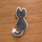 ねこの手刺繍ブローチ（黒）