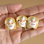 アイス帽子のくましゅまろ🍨トースト マグネットまたはブローチ