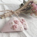 バラ　リボン刺繍　パッチンピン✿