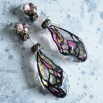 ［バタフライクォーツの耳飾り(桃花)] 天然石使用✨ 　蝶の翅を閉じ込めた透明な鉱石ピアス(イヤリング交換可)
