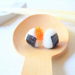 こぼれいくらの平皿ピアス