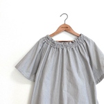 LADY'S★コットンタイプライターのシャーリングネック半袖ブラウス
