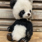 お腹ぷっくり花飾りのパンダちゃん