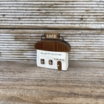 ナチュラルな白いカフェ
