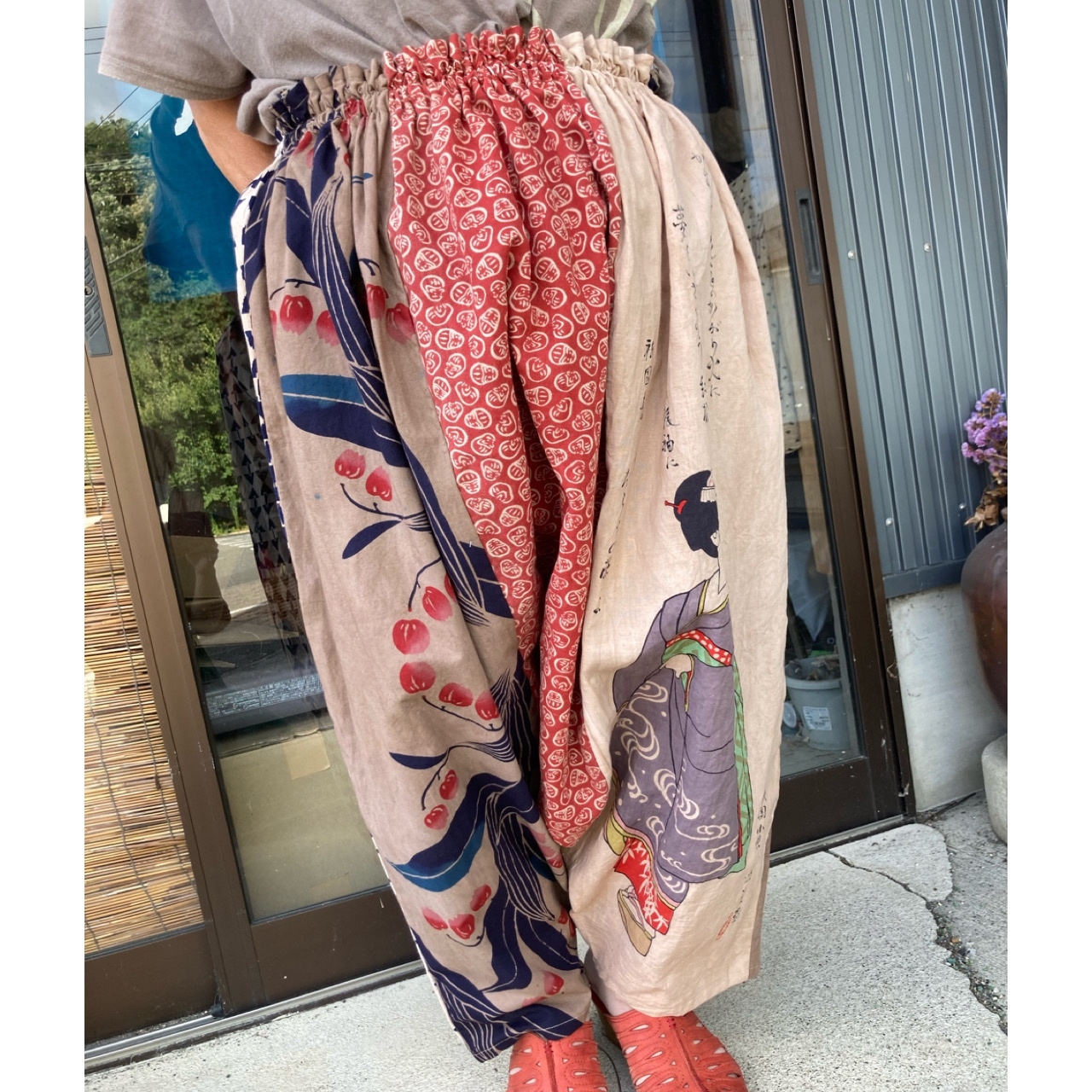 手ぬぐいと浴衣の柿渋染めサルエルパンツ | minne 日本最大級のハンドメイド・手作り通販サイト 手ぬぐいと浴衣の柿渋染めサルエルパンツ | minne 日本最大級のハンドメイド・手作り通販サイト