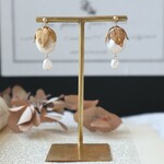 ヴィンテージ フラワー キャップ と バロック パール の しずく ピアス イヤリング