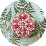 ビーズ刺繍ブローチ　Clover pink