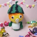 スイカ帽のシロハラインコちゃん🍉