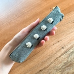 白いお花の刺繍ペンケース