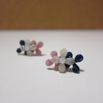 【C様ご予約品】 ガラスのフラワーピアス　レトロ（白）