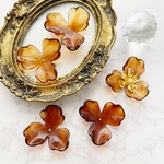 ブラウン【6個】高品質アクリルパーツ大ぶり 3弁花 穴有り 36×36mm