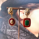 B レッドのアシンメトリーピアス