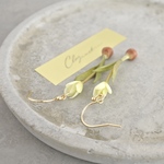 《SALE！》白いチューリップのピアス イヤリング/樹脂ピアスに変更可♪