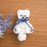 ふわふわ白熊ブルーリボン＊刺繍ストラップ