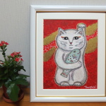 原画 (額付 / ホワイト) 「水色の魚を抱えた招き猫」 猫の絵