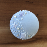 ビーズ刺繍くるみボタン（ヘアゴム/ブローチ）