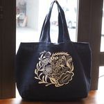 ✴︎こんなトートバッグがほしかった✴︎AMBER オリジナルリネンの刺繍バッグ　濃紺