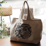 ✴︎こんなトートバッグがほしかった✴︎AMBER オリジナルリネンの刺繍バッグ　生成り