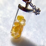 みかん色のネックレス(花)