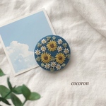 花手水 ひまわり〜花刺繍のくるみボタンブローチ