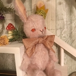 王冠をかぶったうさぎさん　テディベア　アンティーク風