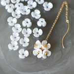 <50個> 小花のアクリルパーツ パールホワイト 6mm