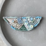 マット水色　海　アースグリーン　アイボリー　ビーズ刺繍ブローチ