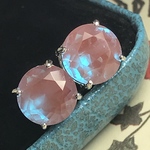 夜桜の雫（変色ガラス）のスタッドピアス　9ミリ