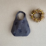 ふわっとした刺繍生地のちょこっと布バッグ