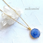 ブルーのソーラークォーツのネックレス✨サージカルステンレス