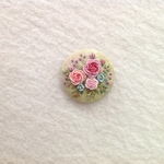 【再販】リネンと立体刺繍のバラのブローチorヘアゴム　黄緑