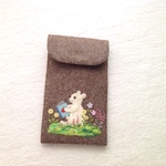 フェルトと刺繍の野の花とくまのメガネケース  