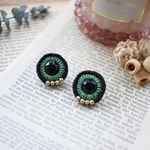 ビーズ刺繍＊ブラックビジュー×グリーンまんまるピアス